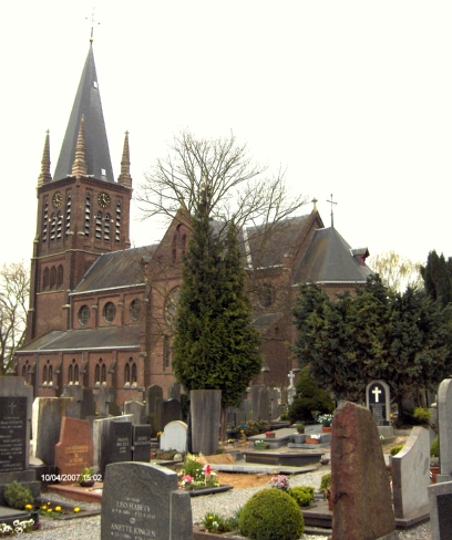 De kerk-boven van de Parochie Allerheiligste Verlosser en H. Petrus anno 2007.