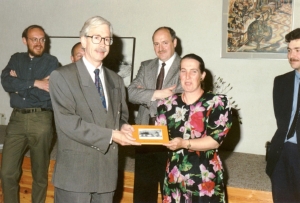 De uitreiking van Sint Pieter in oude ansichten deel I op 15 juni 1991 in de "soos". 